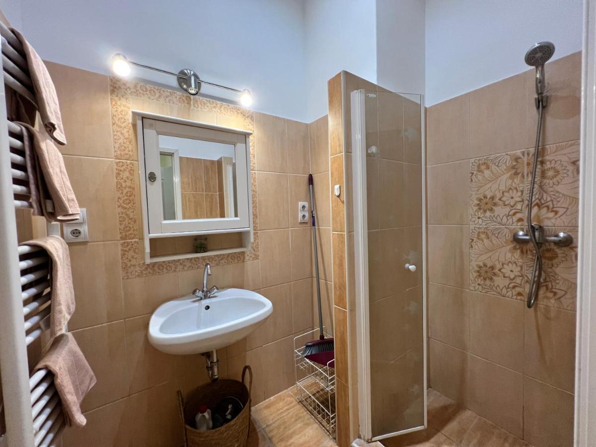 Old Town Apartment Сегед Экстерьер фото